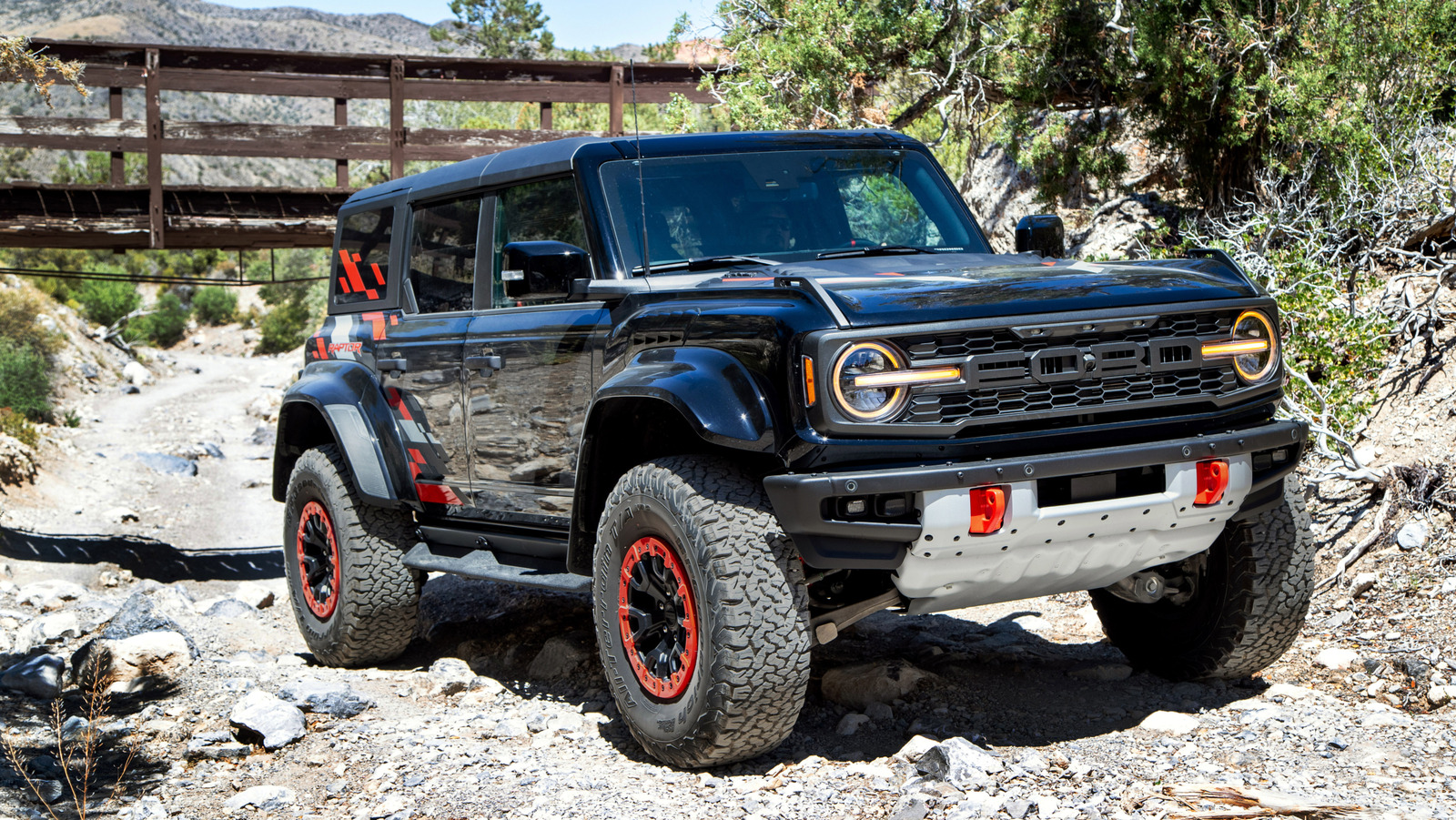 5 новых внедорожников с худшей буксирной способностью