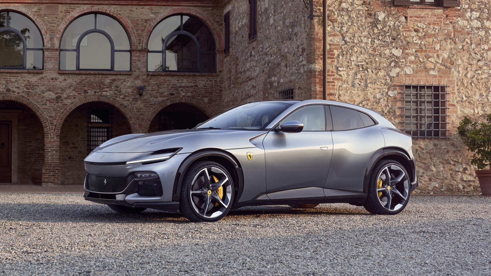 6 внедорожников 2025 года с худшим расходом бензина