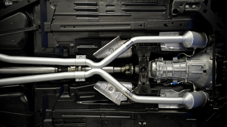 сливные трубы автомобиля