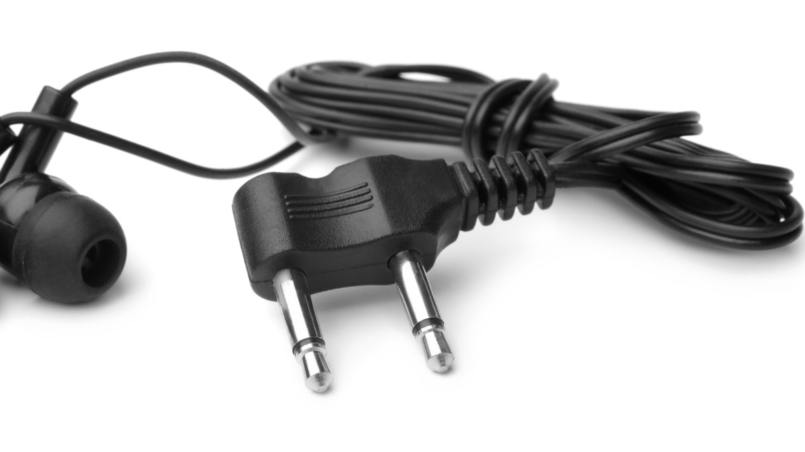 Почему у старых самолетов есть двойные разъемы для наушников? 3 возможные причины