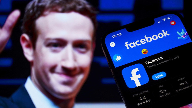 Силуэт Марка Цукерберга против брендинга в Facebook