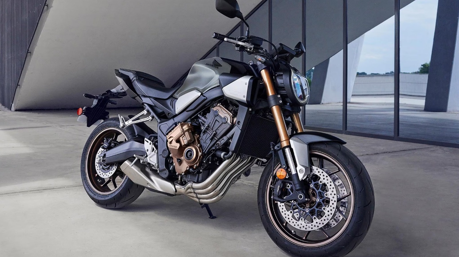 6 обязательных аксессуаров для мотоциклов Honda