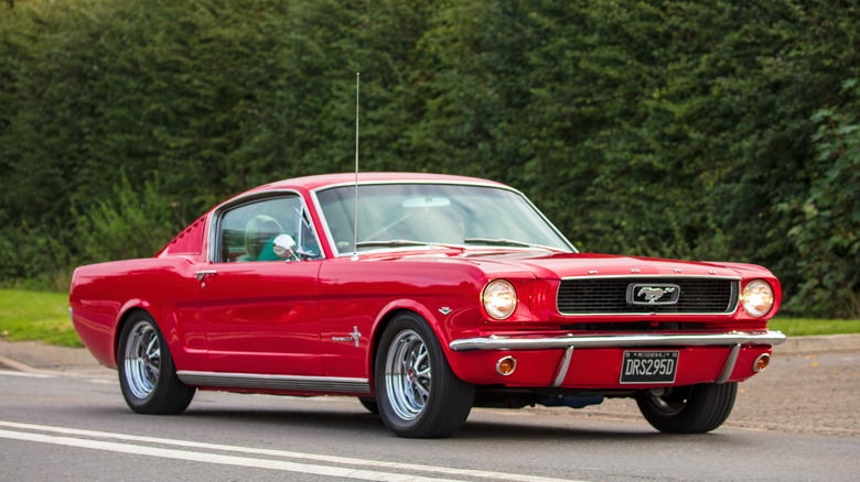 1966 Ford Mustang, типичный передний автомобиль