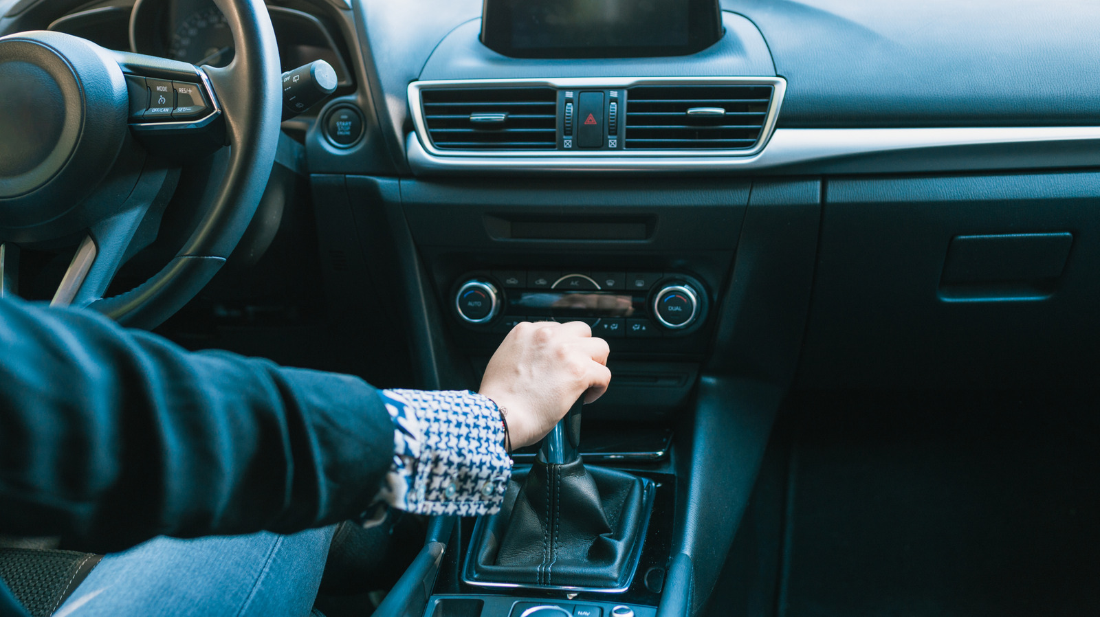 5 из лучших автомобилей с механической коробкой передач менее чем за 30 тыс. Долл. США