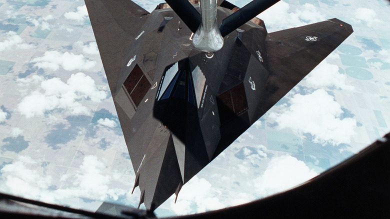 F-117 Nighthawk Reeuling Midail