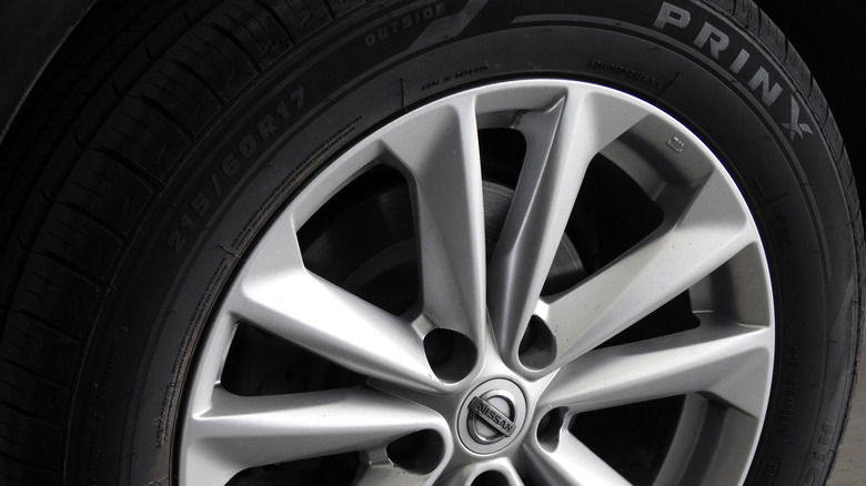 Крупный взгляд на шину Prinx