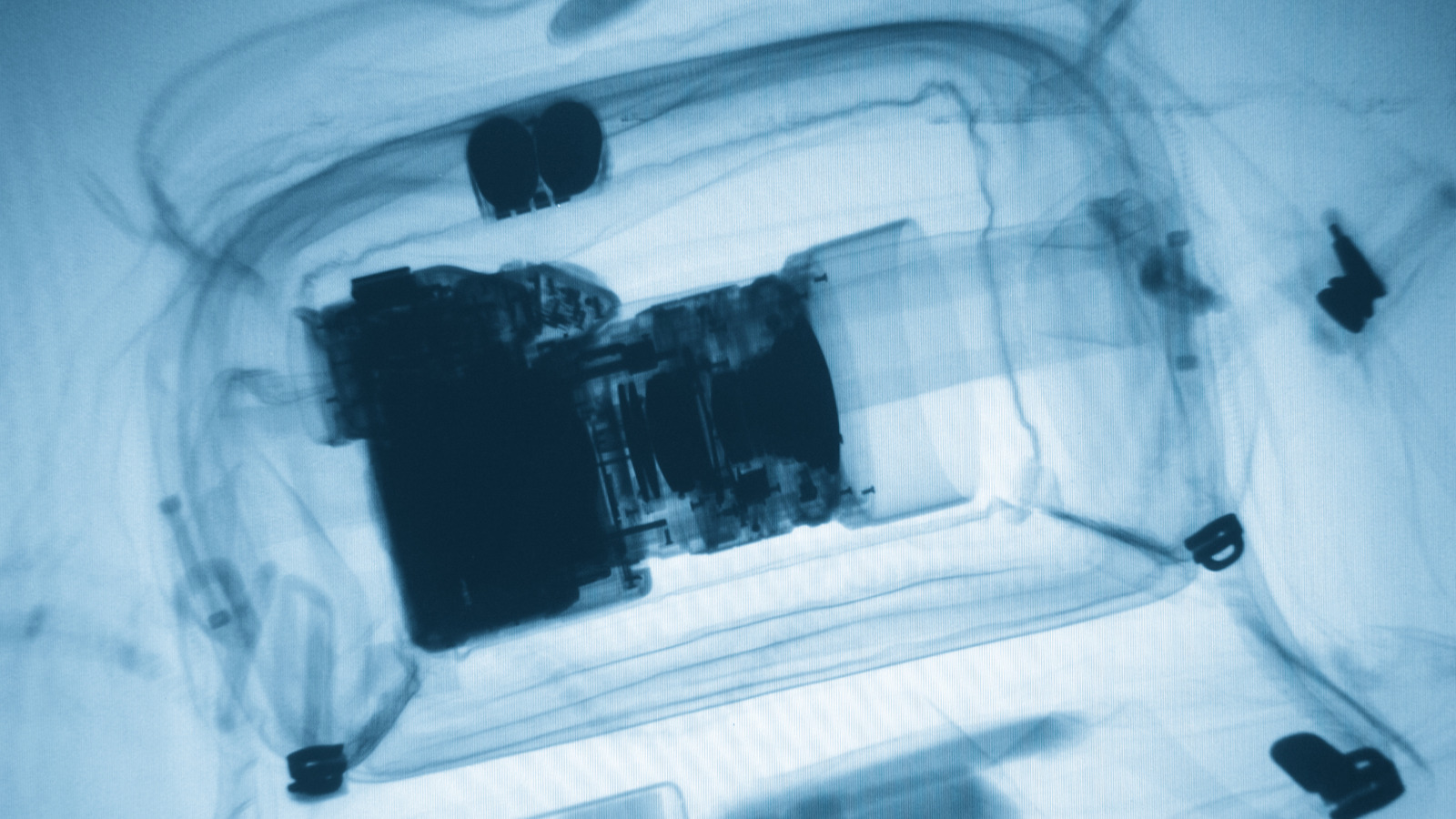 Безопасно ли поставить камеру и пленку через рентгеновские машины TSA?