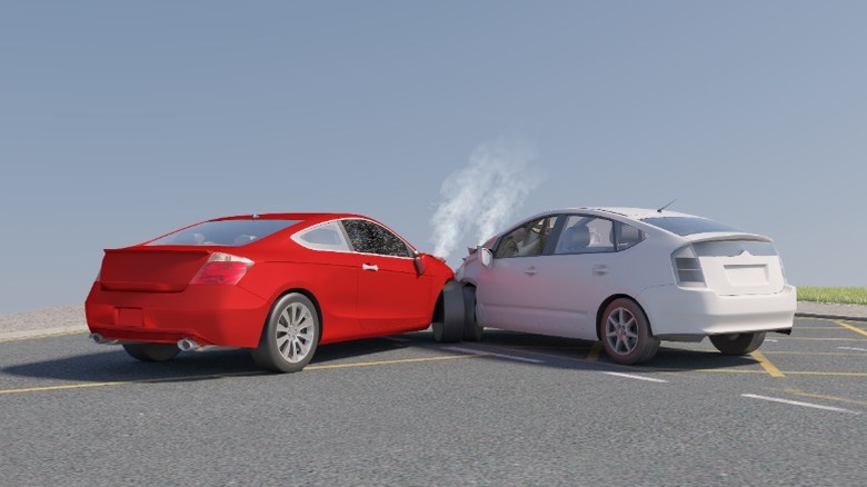 Два машины, участвующих в столкновении с побочным ударом