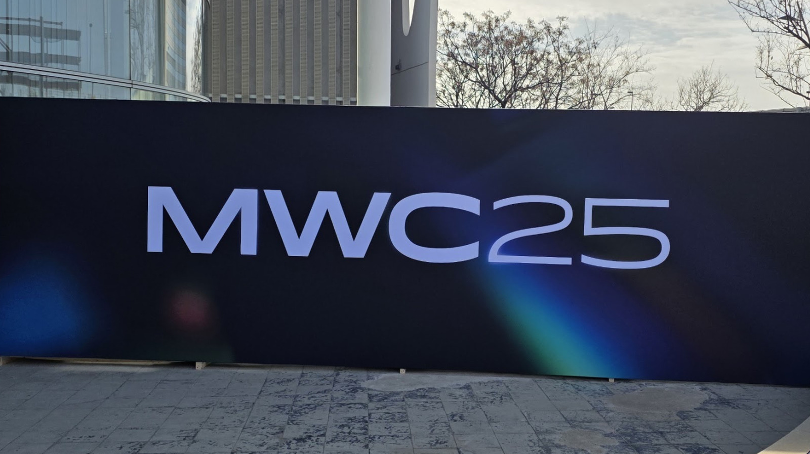 Эти странные функции телефона на MWC 2025 слишком круты для реального мира