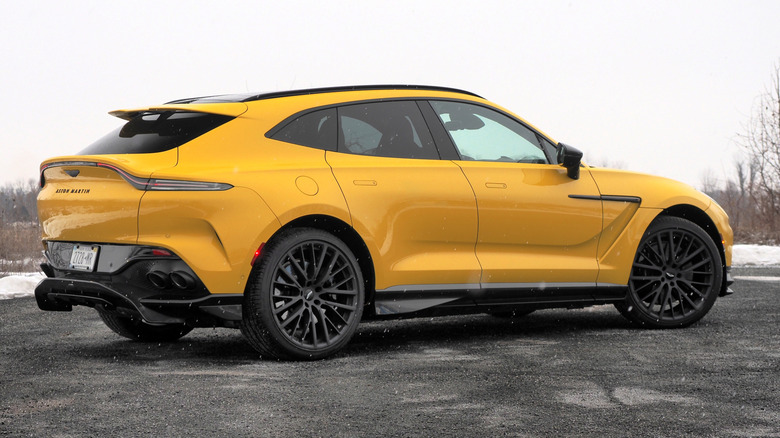 2025 Aston Martin DBX707 Задний 3/4