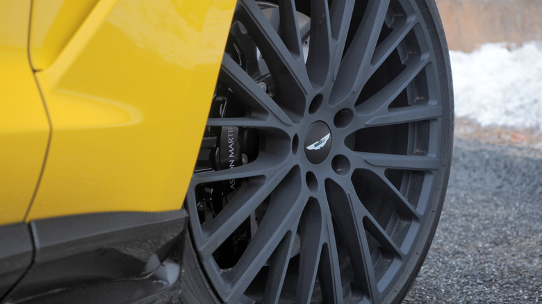 2025 Aston Martin DBX707 Переднее колесо