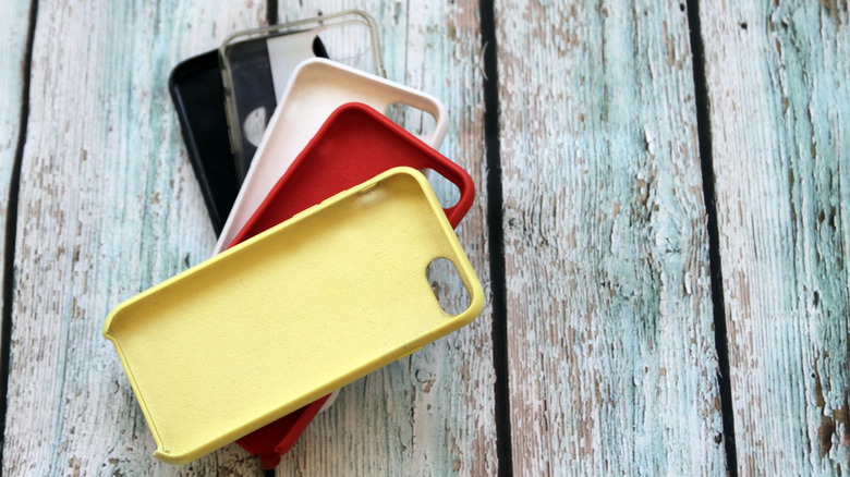 Телефонные чехлы разных цветов