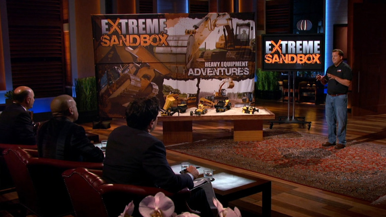 Акулы, смотрящие поля Рэнди