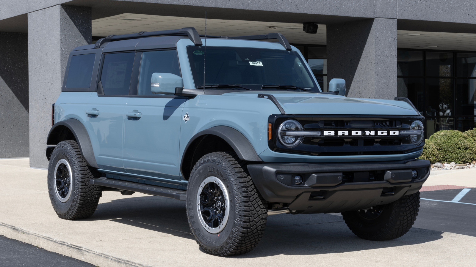 Отключаются ли двери Ford Bronco? (И ты можешь ехать без них?)