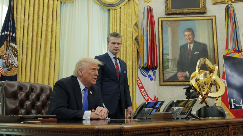 Президент Дональд Трамп в Овальном кабинете.