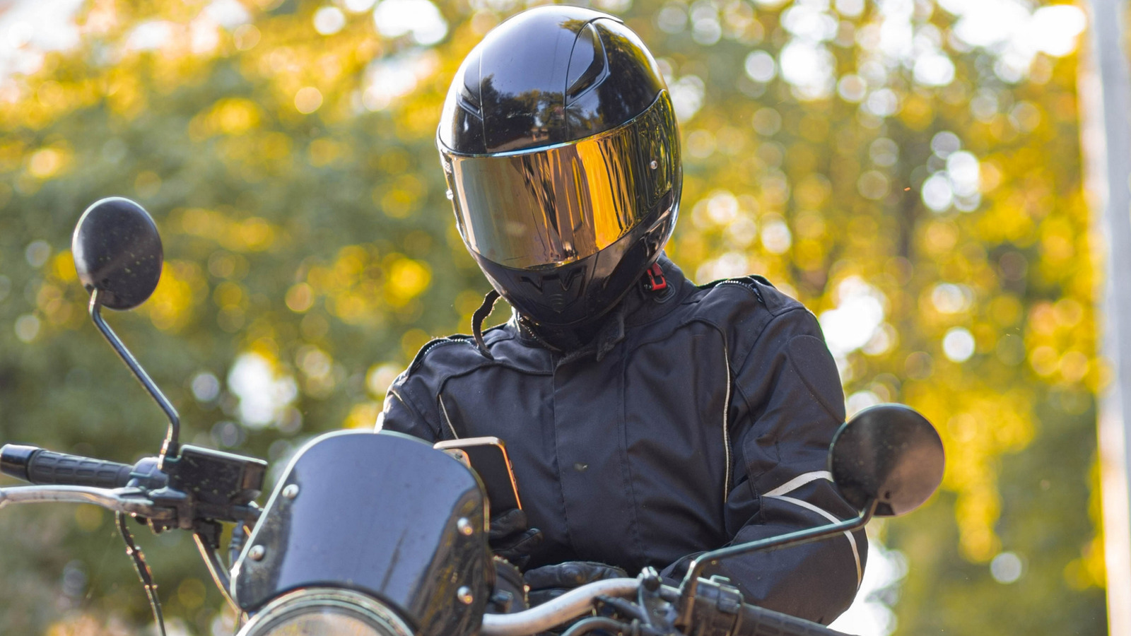 Вот как вы можете быстро сломать свой мотоцикл шлем