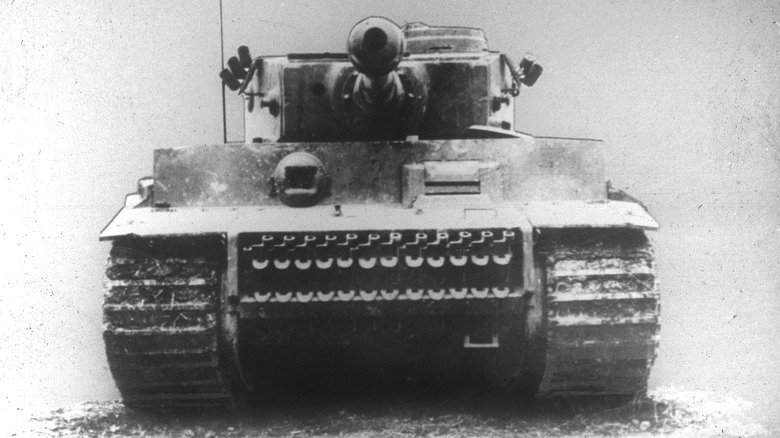 Вид спереди немецкого танка Tiger I во время Второй мировой войны.