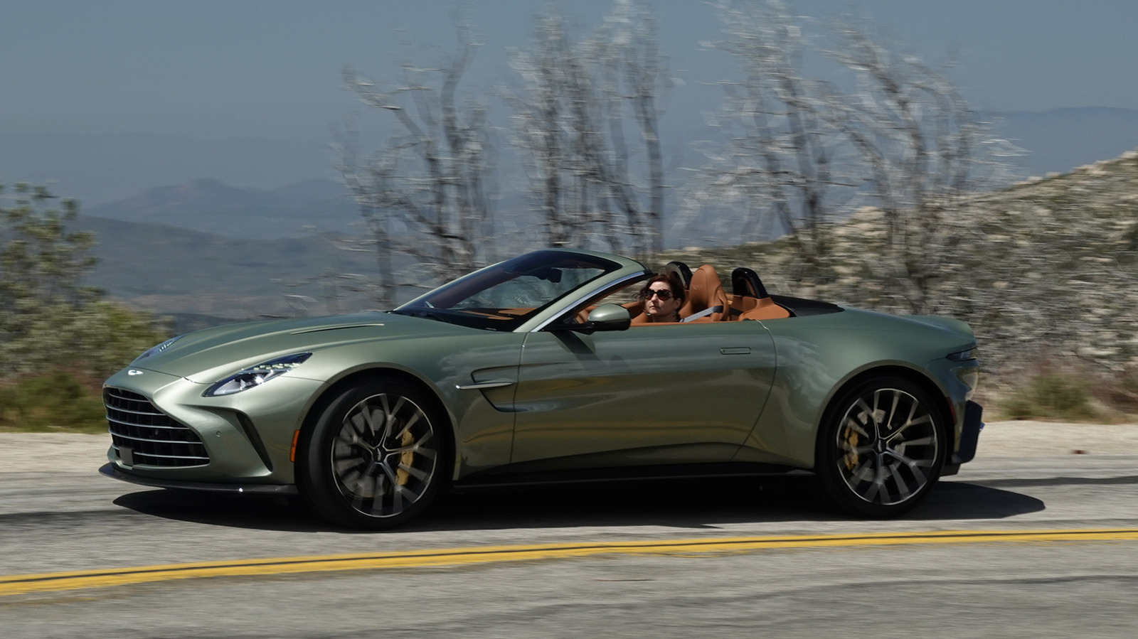 2026 Aston Martin Vantage Roadster First Drive: машина, которую они хотели сделать
