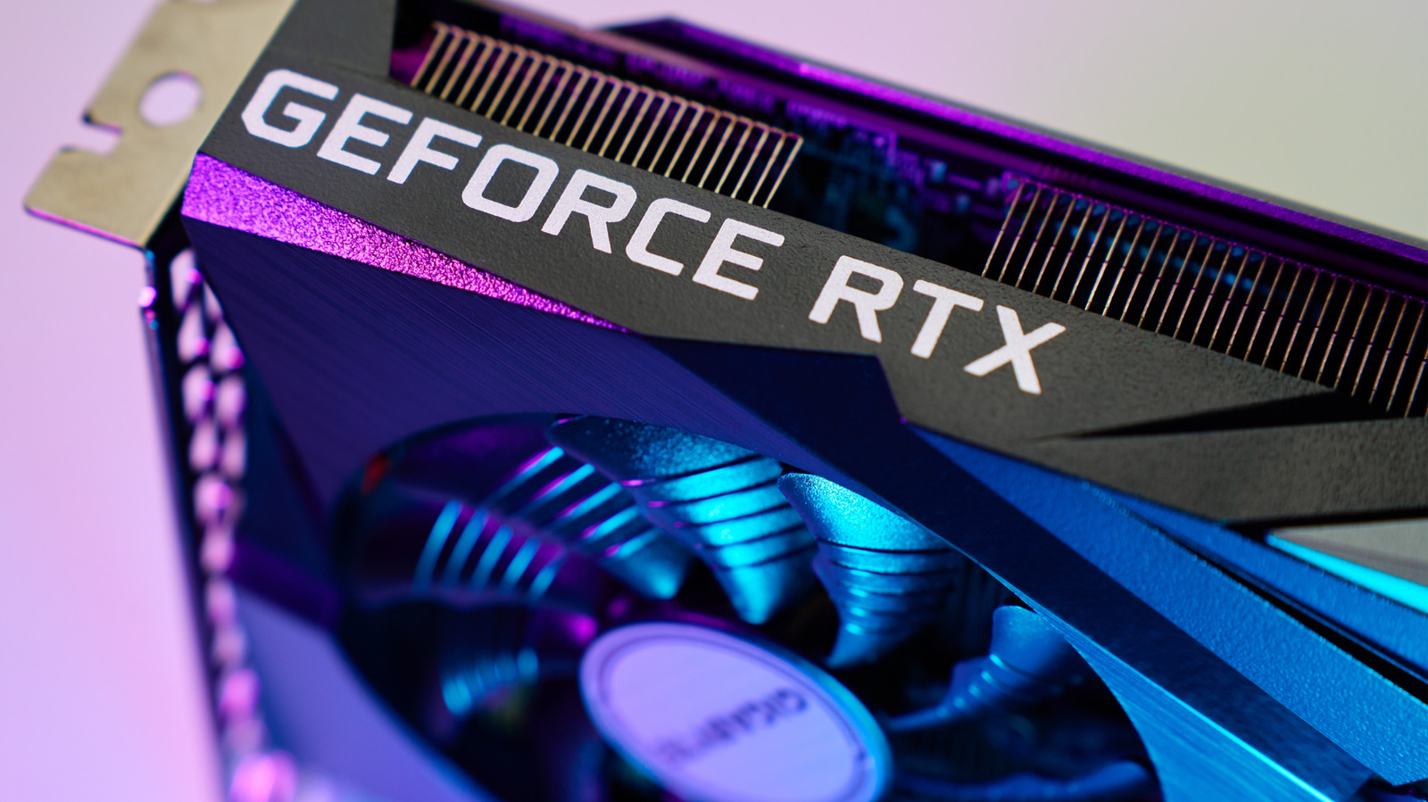 В чем разница между рабочим столом RTX 5070 TI и графическими процессорами для ноутбуков?