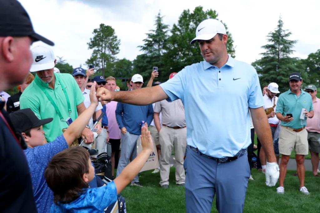 Скотти Шеффлер остается стандартным, направляющимся на чемпионат PGA