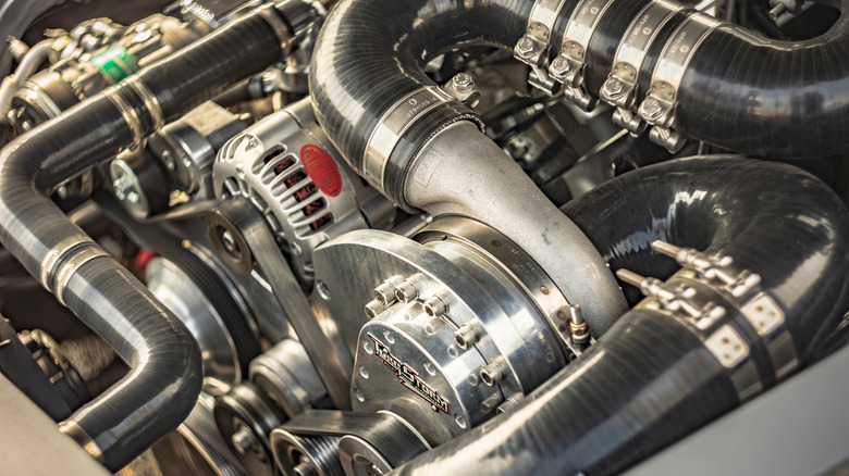 Двигатель с турбонаддувом в машине