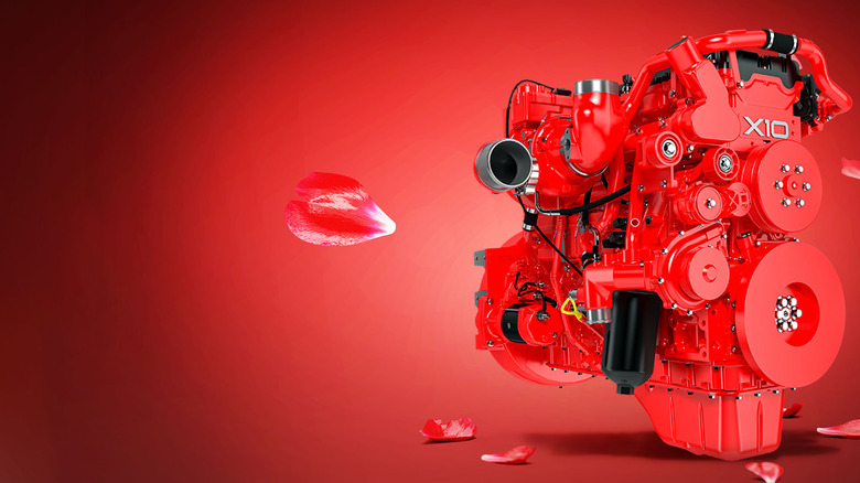 Двигатель Cummins x10 с красным фоном и плавающими лепестками роз.