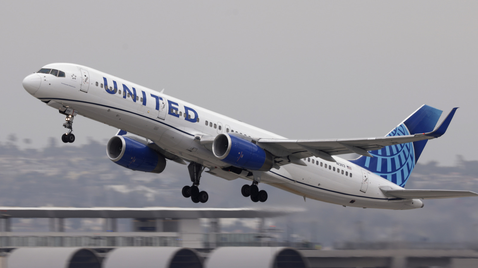 Почему некоторые американские авиакомпании предпочитают летать старше, используемые самолеты на новые модели