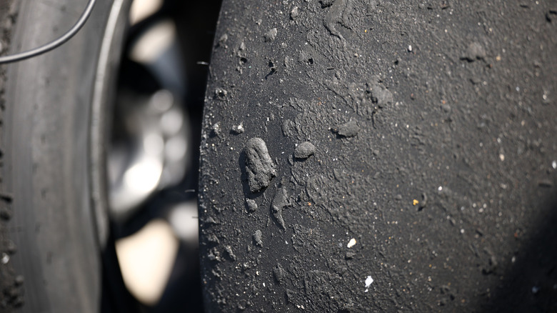 изношенная шина