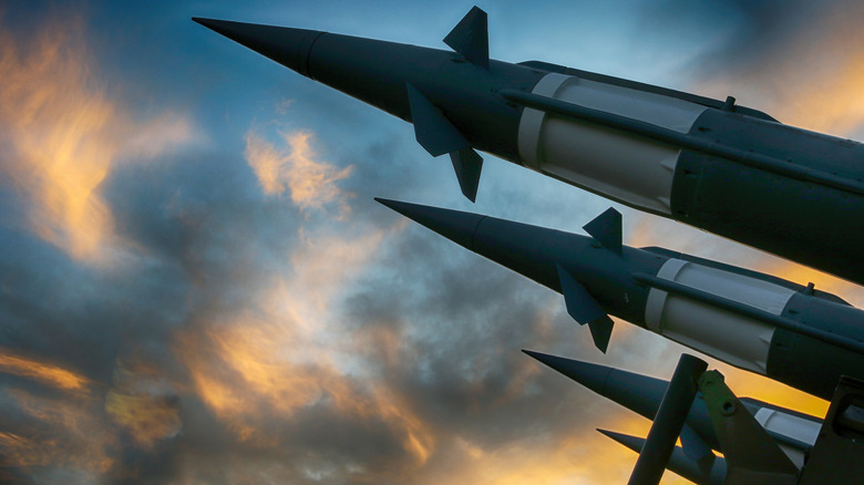 Крупный план изображение баллистических ракет