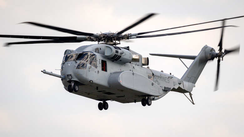 Sikorsky CH-53K Кинг-Желеон в полете