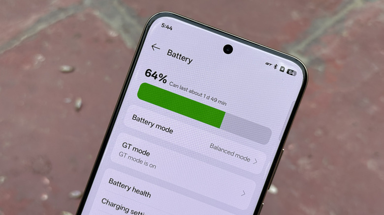 Настройки батареи на RealMe 14 Pro+.