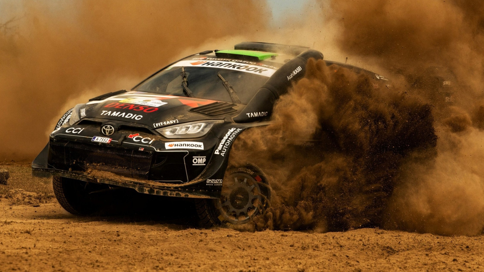 Какие шины используют WRC Rally Cars? (И ты можешь положить их на свою машину?)