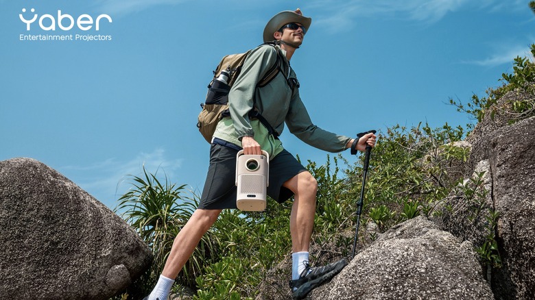 Путешественник, несущий hiker