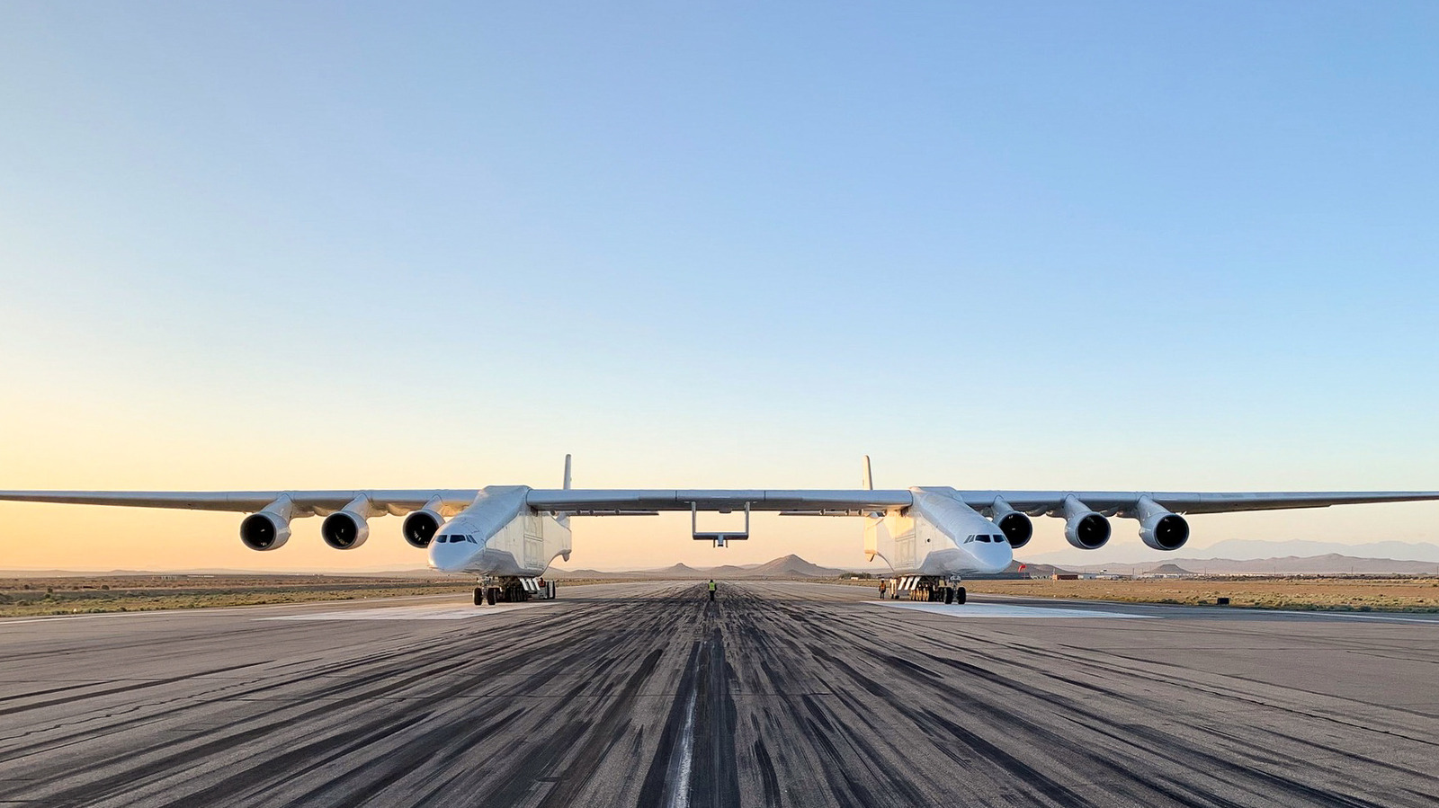Почему у Stratolaunch Roc Jet есть 2 кабины?