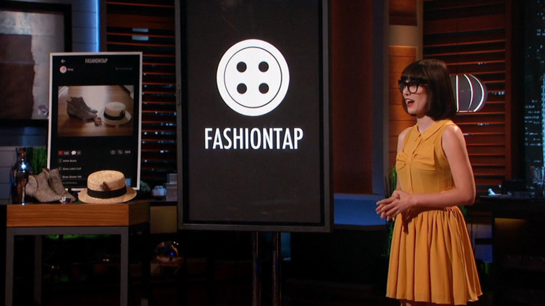 Эми говорит рядом с логотипом FashionTap