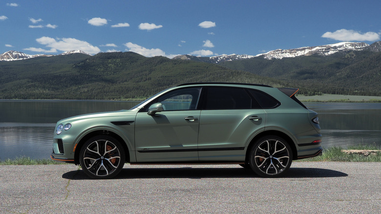 2026 Bentayga Speed ​​в профиле