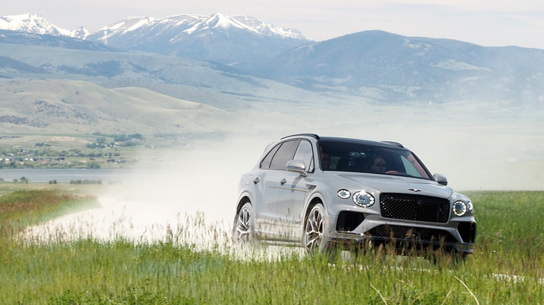 2026 Bentayga Speed ​​на курсе Autocross