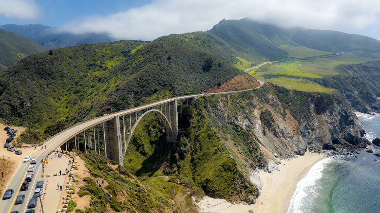 Вид с воздуха на шоссе Тихоокеанского побережья