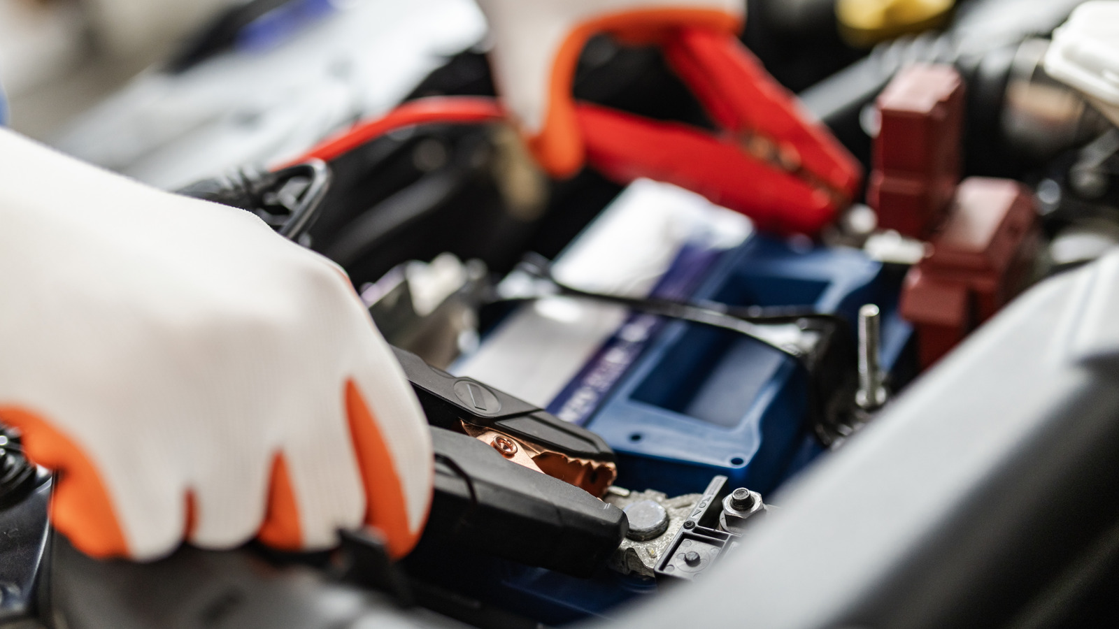 Как долго вы должны позволить своей машине работать после того, как вы прыгнули на аккумулятор?