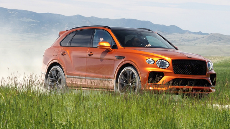 2026 Bentayga Speed ​​на курсе Autocross