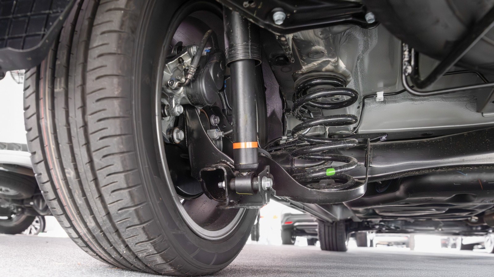 Спереди или сзади: какие шины носят быстрее на заднем колесе и почему?