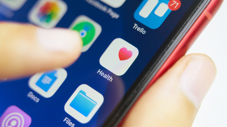 Apple iPhone с приложением для здоровья отображается