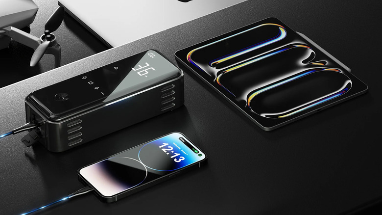 Сравнивая размер надува Denvix Motorx с смартфоном