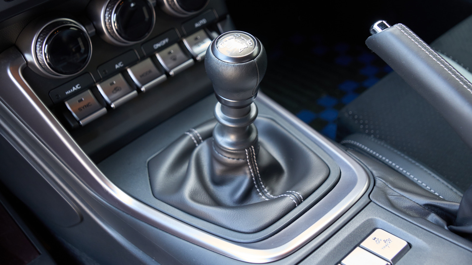 Можно ли пропустить передачи при вождении ручной машины?