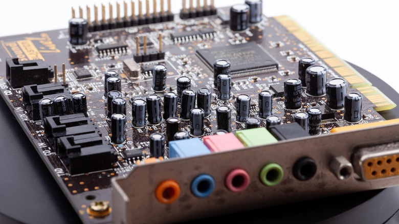 Старый настольный ПК материнскую плату со звуковыми компонентами