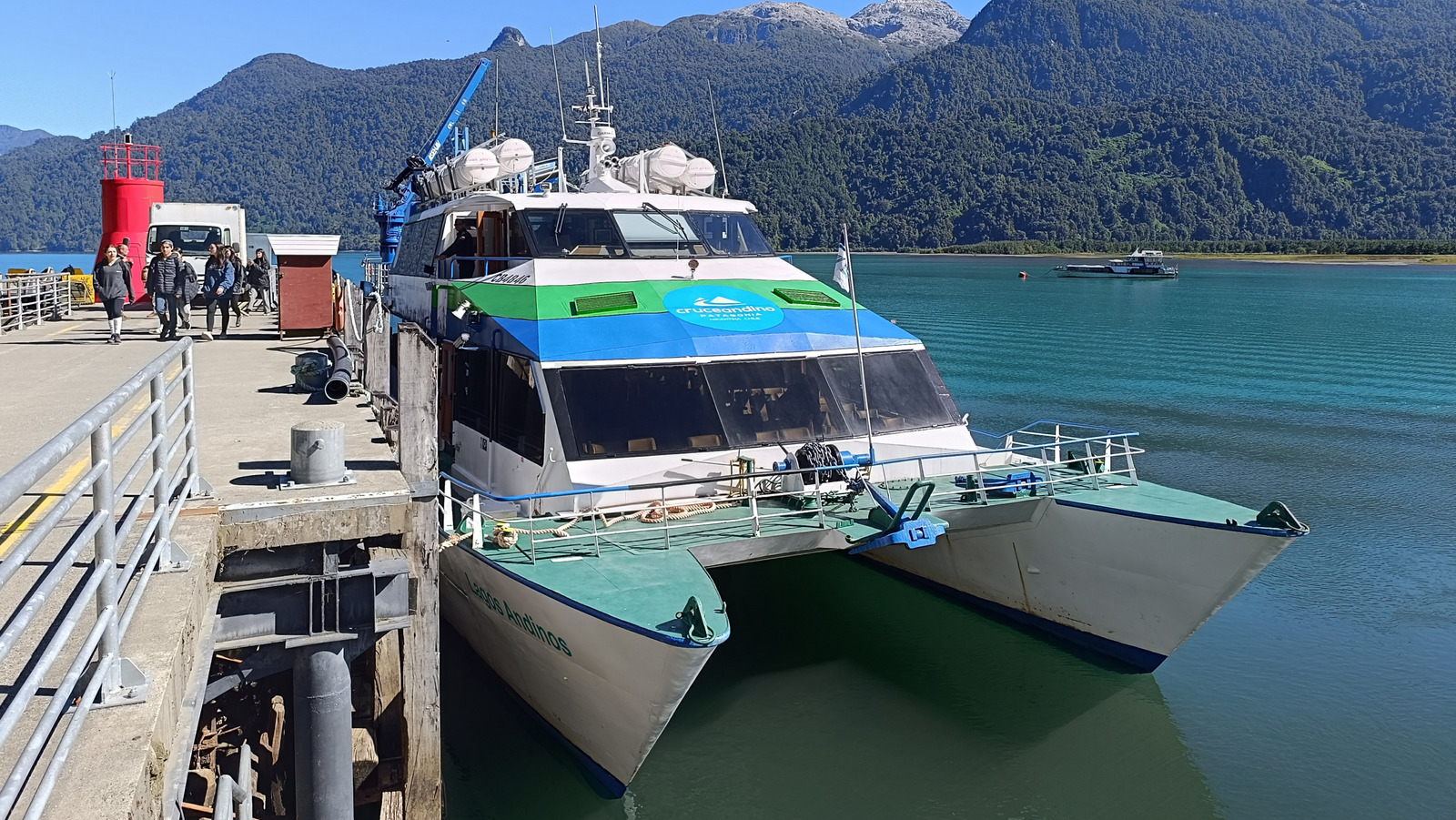 Что такое катамаран и чем он отличается от других кораблей на море?