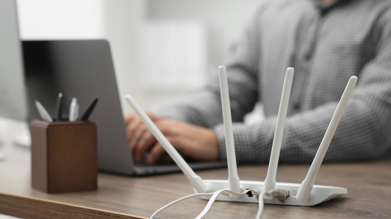 Человек напечатал маршрутизатором