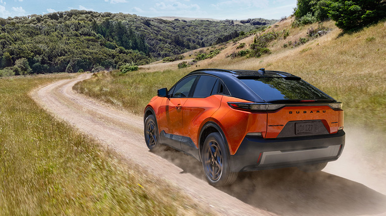 2026 Subaru Uncharted EV на тропе