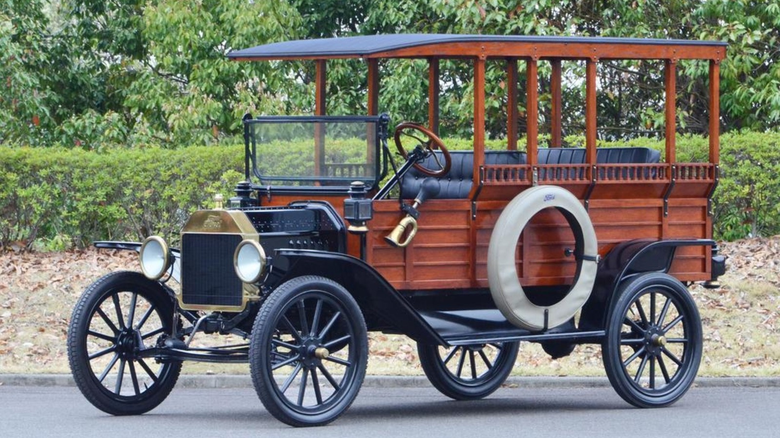 Почему станционные вагоны называются станционными вагонами?