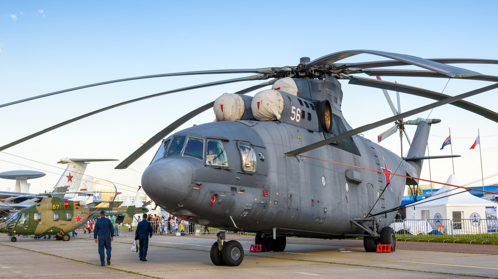 Самый сильный в мире тяжелый лифт вертолет может носить ошеломляющее количество веса